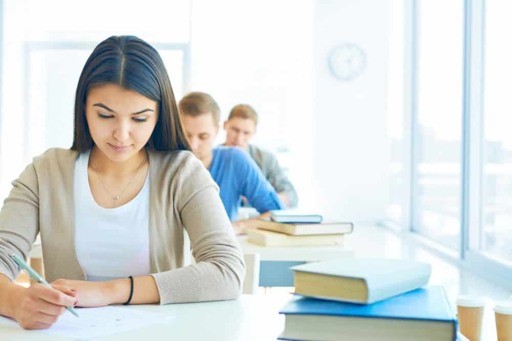 IELTS apo TOEFL: cili provim është më i përshtatshëm për ju?